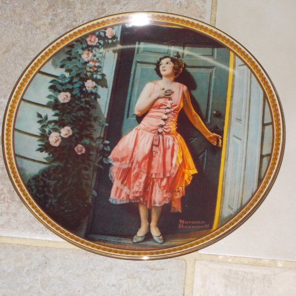 Vintage collectable "Standing In The Doorway" plate, 8.5" round - Picture 2 of 3